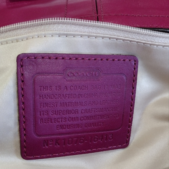 NWT  Coach Colette bag fuchsia color natural leather with Brass metal - Picture 3 of 17